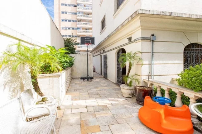 Imagem Apartamento à Venda Em Moema Com 4 Dormitórios Sendo 1 Suíte e 3 Vagas - 1 Por Andar