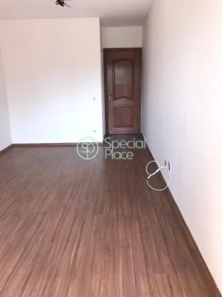 Imagem 56 metros 2 quartos Um deles possui armário embutido 2 banheiros Sacada Área de serviço Carpete d...
