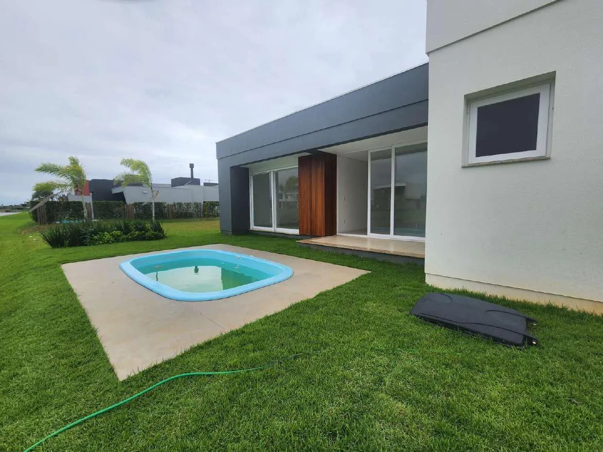 Imagem Casa de condomínio à venda em Torres, Centro, com 4 quartos, 209m2