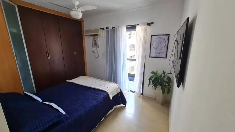 Imagem Excelente Apartamento Vista Mar e garagem fechada na Ponta da Praia!
