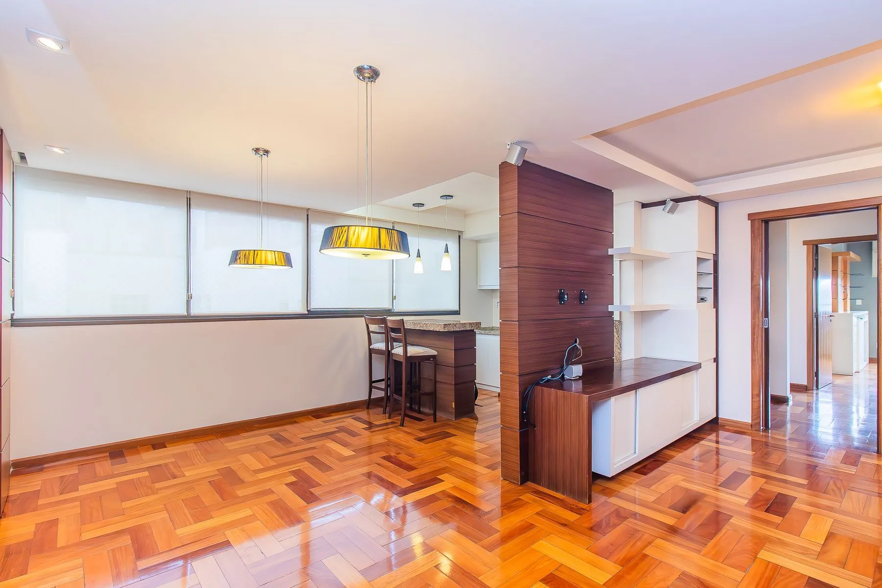 Imagem Apartamento semi mobiliado, impecável, com 126m² privativo.