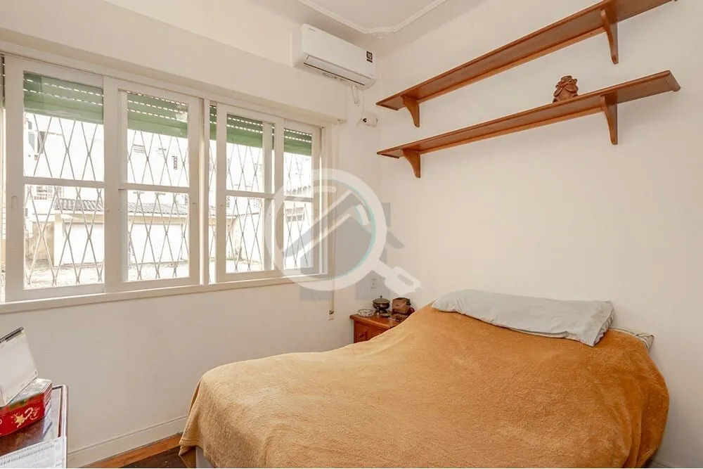 Imagem Excelente apartamento térreo localizado no bairro Menino Deus. Imóvel com 76m² distribuído em 2 ...