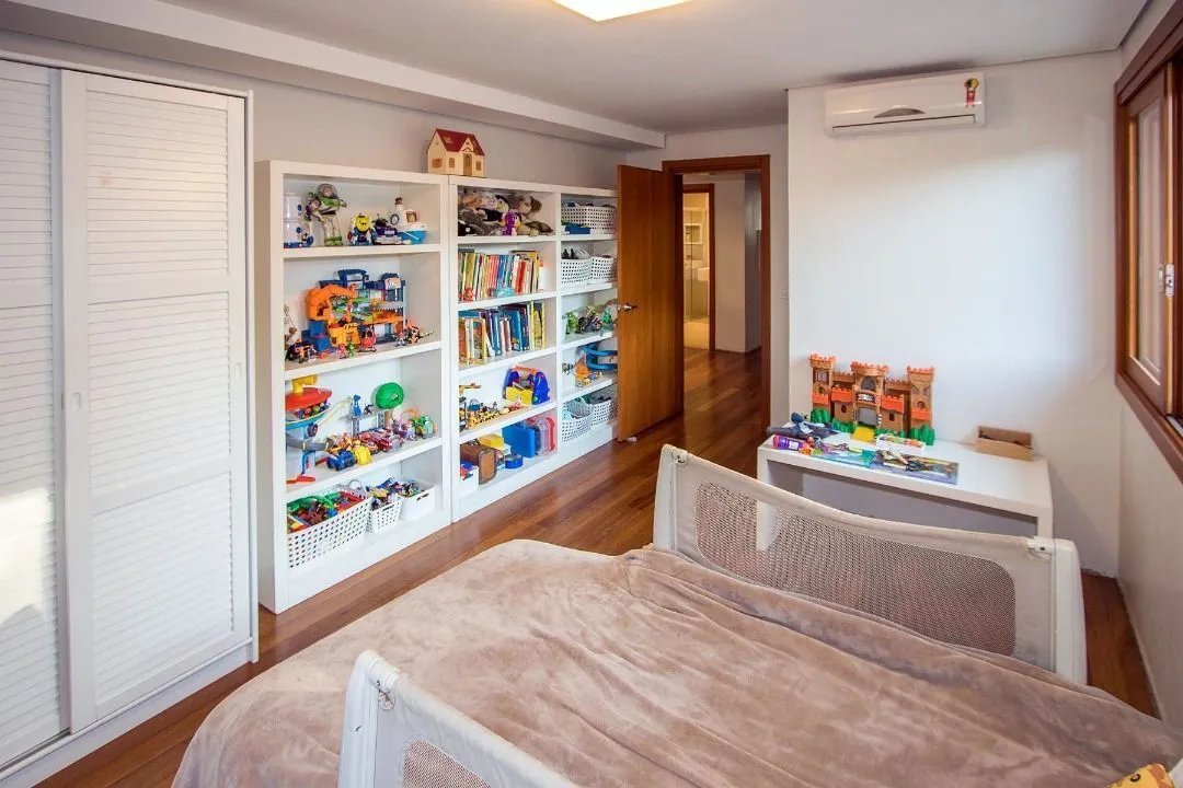 Imagem Casa para Venda - 420m², 4 dormitórios, sendo 3 suites, 5 vagas - Tristeza
