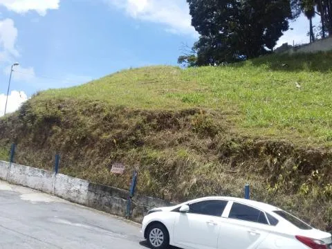 Imagem VENDA DE TERRENO COMERCIAL NO CENTRO DE ARUJÁ/SP, ÓTIMA OPORTUNIDADE COM ÁREA TOTAL DE 877m², perto de bancos, restaurantes e mercados! CONSULTE-NOS.