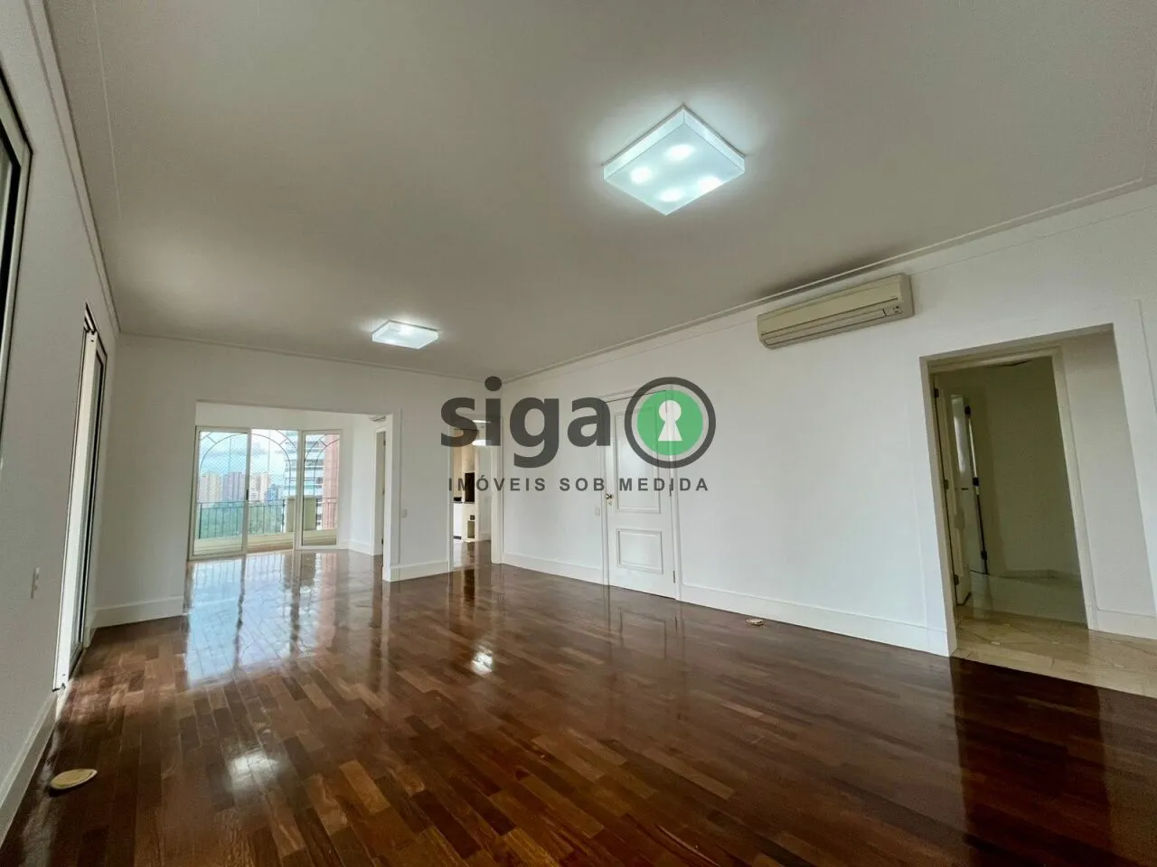 Imagem Apartamento de 260m2, com 4 suítes e 4 vagas no coração do Panamby