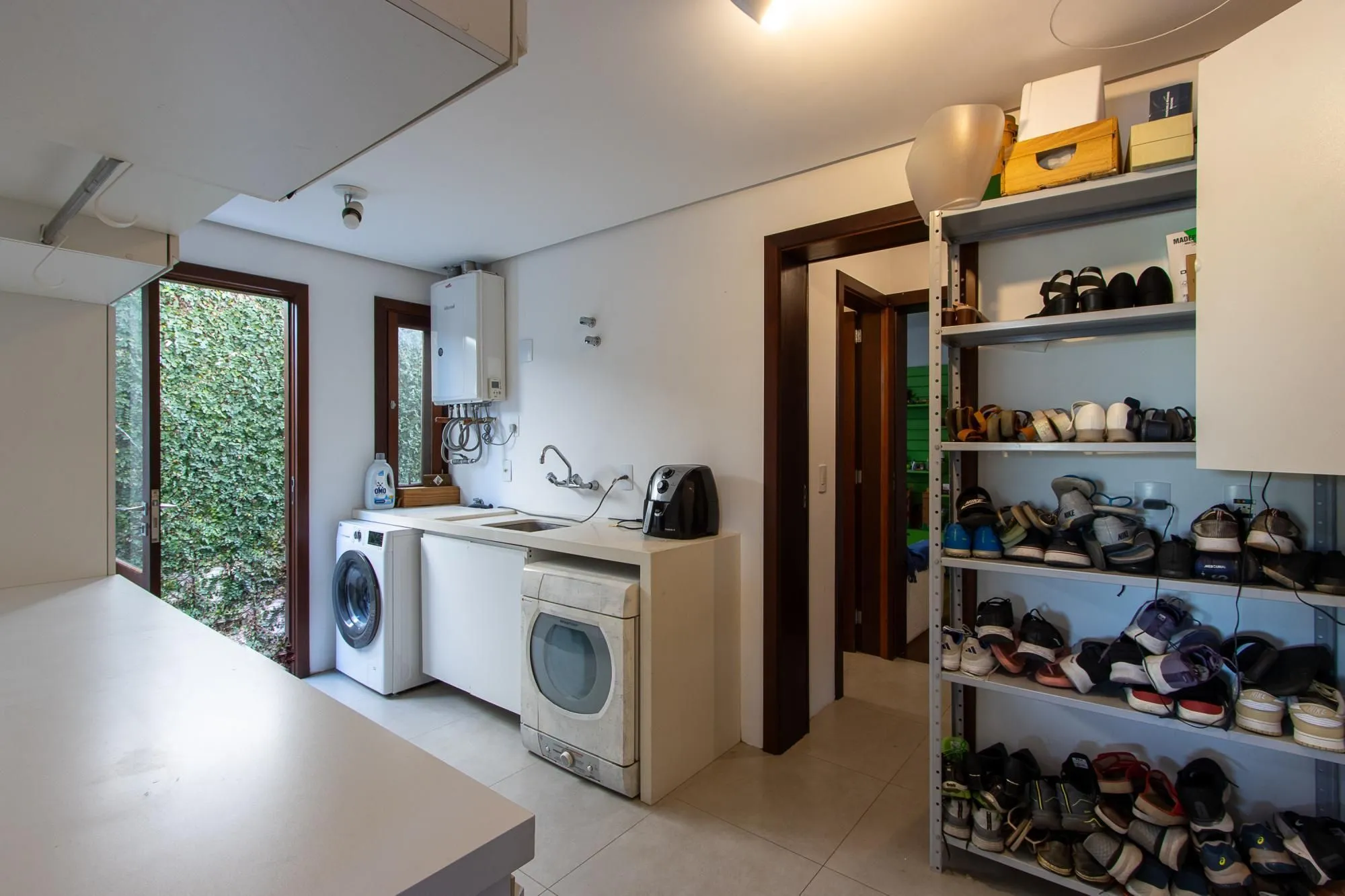 Imagem Casa no Condominio Terra Ville. 3 suites, com fundo para o lago.