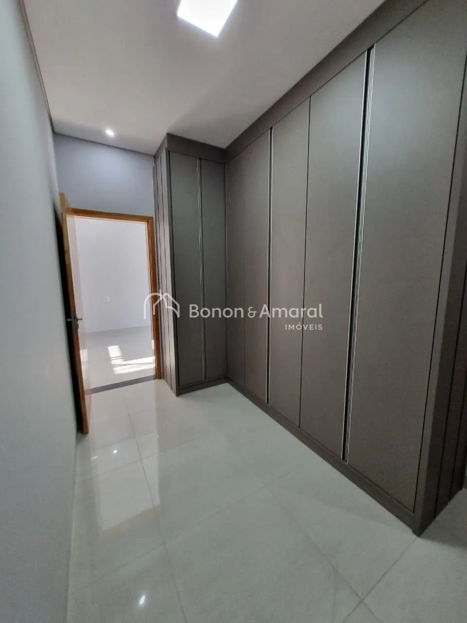 Imagem Casa à venda no condomínio Campos do Conde 2 em Paulínia, com 3 suítes e piscina.