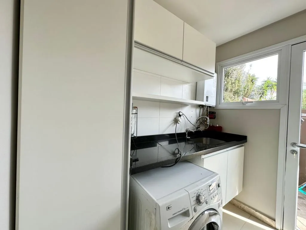 Imagem Casa em Condominio 5 Dormitórios - Bairro --