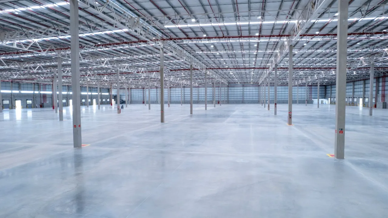 Imagem Alugue já o seu Armazém Industrial de 10.017,65 m² em Betim-MG, bairro São Marcos!