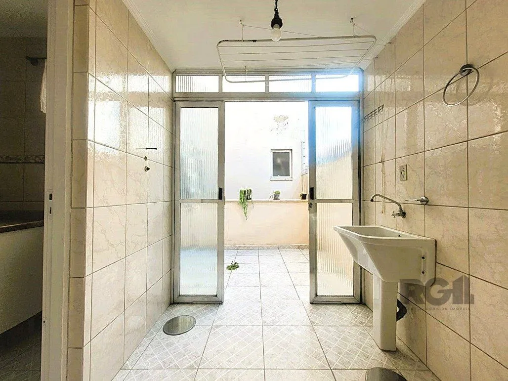 Imagem Excepcional apto. com excelente localização, na Rua Gomes Jardim 2 quartos com vaga.