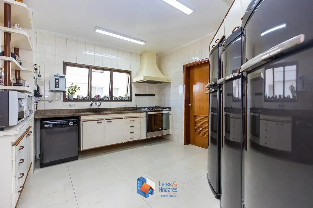 Imagem Apartamento para venda em Moema com 4 quartos, sendo 3 suítes, 200m²