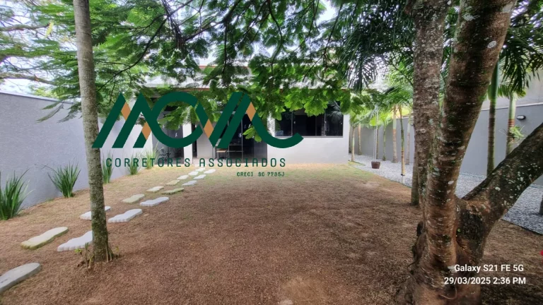 Imagem Belíssima residência térrea, moderna e recém-construída, PERTINHO da Praia