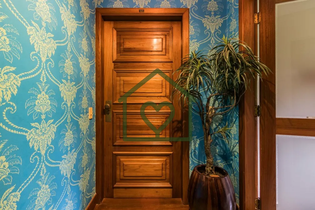 Imagem Amplo apartamento de 244m² com 2 suítes completas, sendo uma master com closet e sacada integrada....