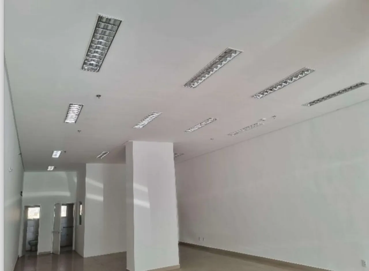 Imagem Sala Comercial para Locação na Vila Trujillo, Sorocaba-SP: 1 Sala, 2 Banheiros, 5 Vagas de Garagem - 150m² de Área