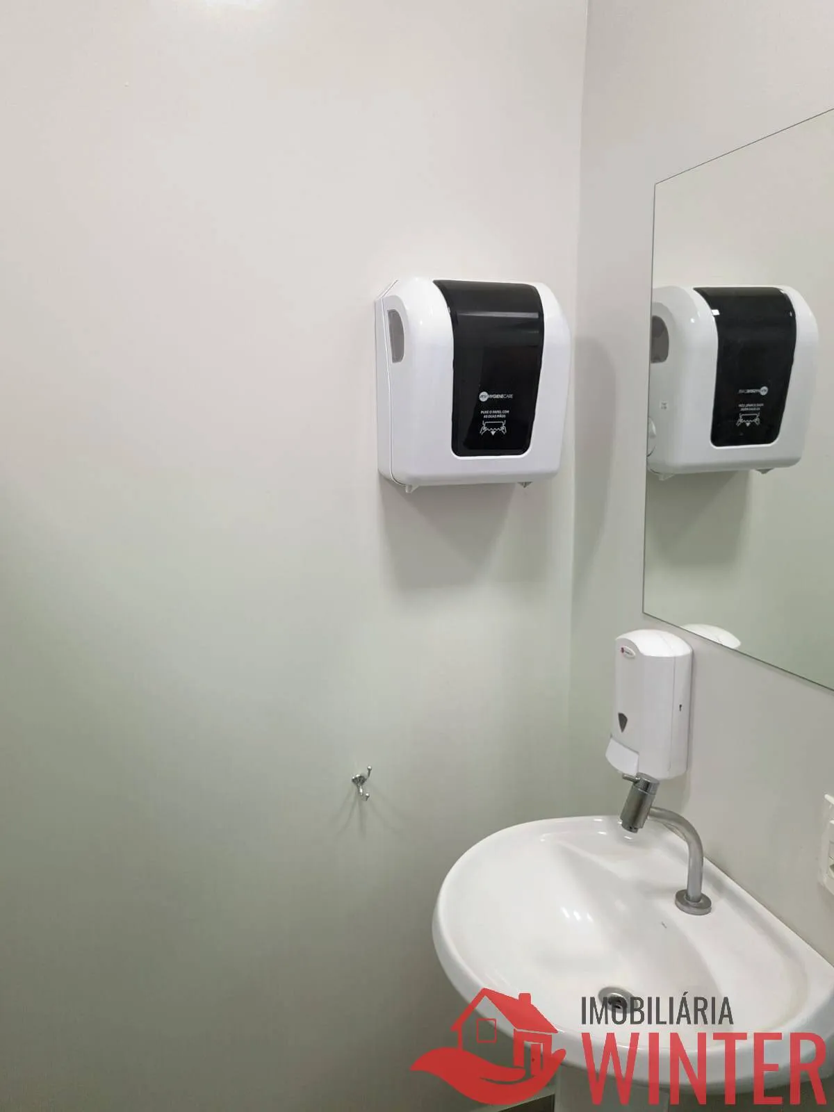 Imagem Sala de esquina terrea com 210m2