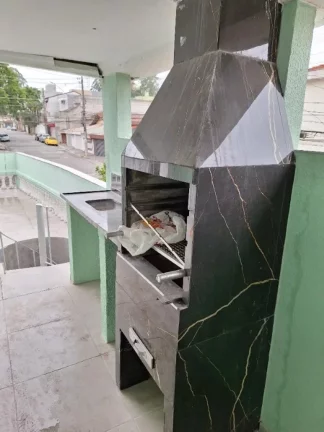 Imagem Sobrado à Venda em Mauá-SP, Parque São Vicente: 3 Quartos, 3 Suítes, 4 Banheiros, 2 Vagas, 145m² de Área