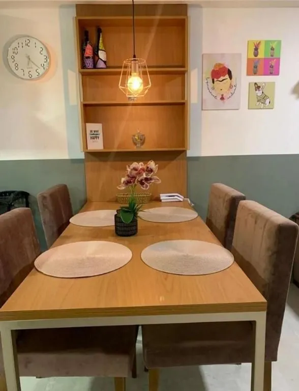 Imagem Apartamento mobiliado em Cabo Branco, 2 quartos sendo 1 suíte, lazer completo, piscina com vista e localização estratégica em João Pessoa.