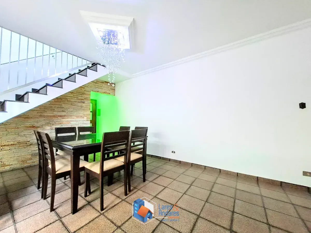 Imagem Sobrado para venda em Chora Menino com 3 quartos, sendo 1 suíte, 187m²