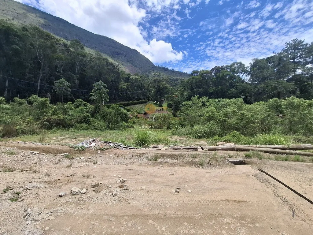 Imagem Terreno em Condomínio para Venda em Teresópolis / RJ no bairro Três Córregos