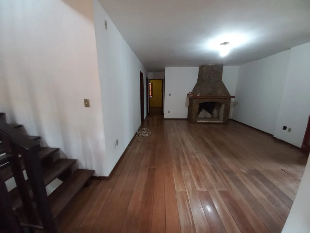 Imagem Casa à venda em Viamão, Centro - 363.6m² - Piscina, Churrasqueira, Closet, Lareira...