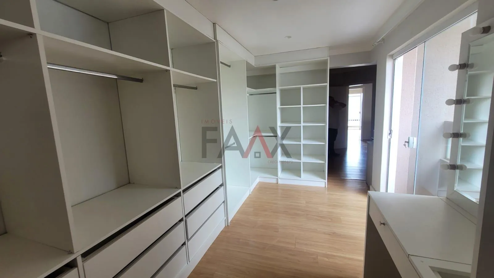 Imagem Sobrado com 3 dormitórios á venda,300.00 m², Alto da XV, GUARAPUAVA - PR