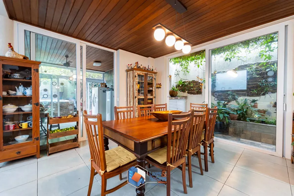 Imagem Casa para venda em Planalto Paulista com 4 quartos, sendo 4 suítes, 326m²