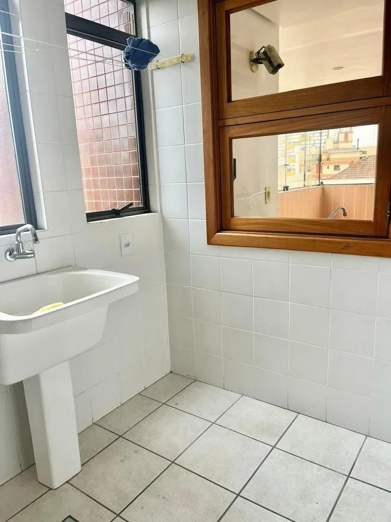 Imagem Apartamento de 4 dormitórios e 184m² à venda em Menino Deus, Porto Alegre.