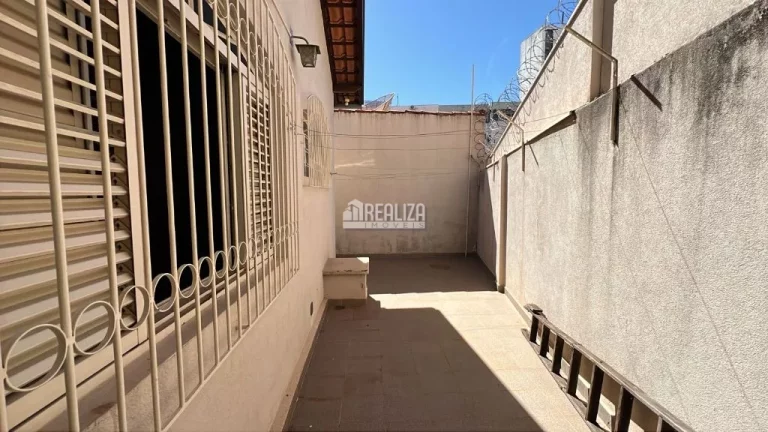 Imagem Casa à venda com 3 dormitórios no bairro Mercês, em Uberaba