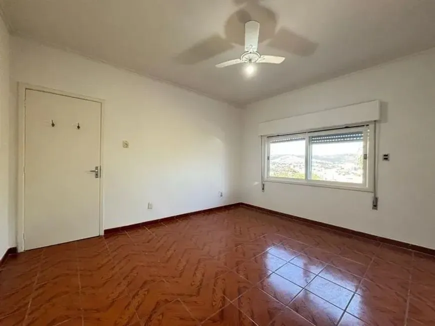 Imagem Casa para venda no bairro Medianeira | 3 dormitórios | Pátio amplo | Espaço gourmet | 298m² | Porto Alegre