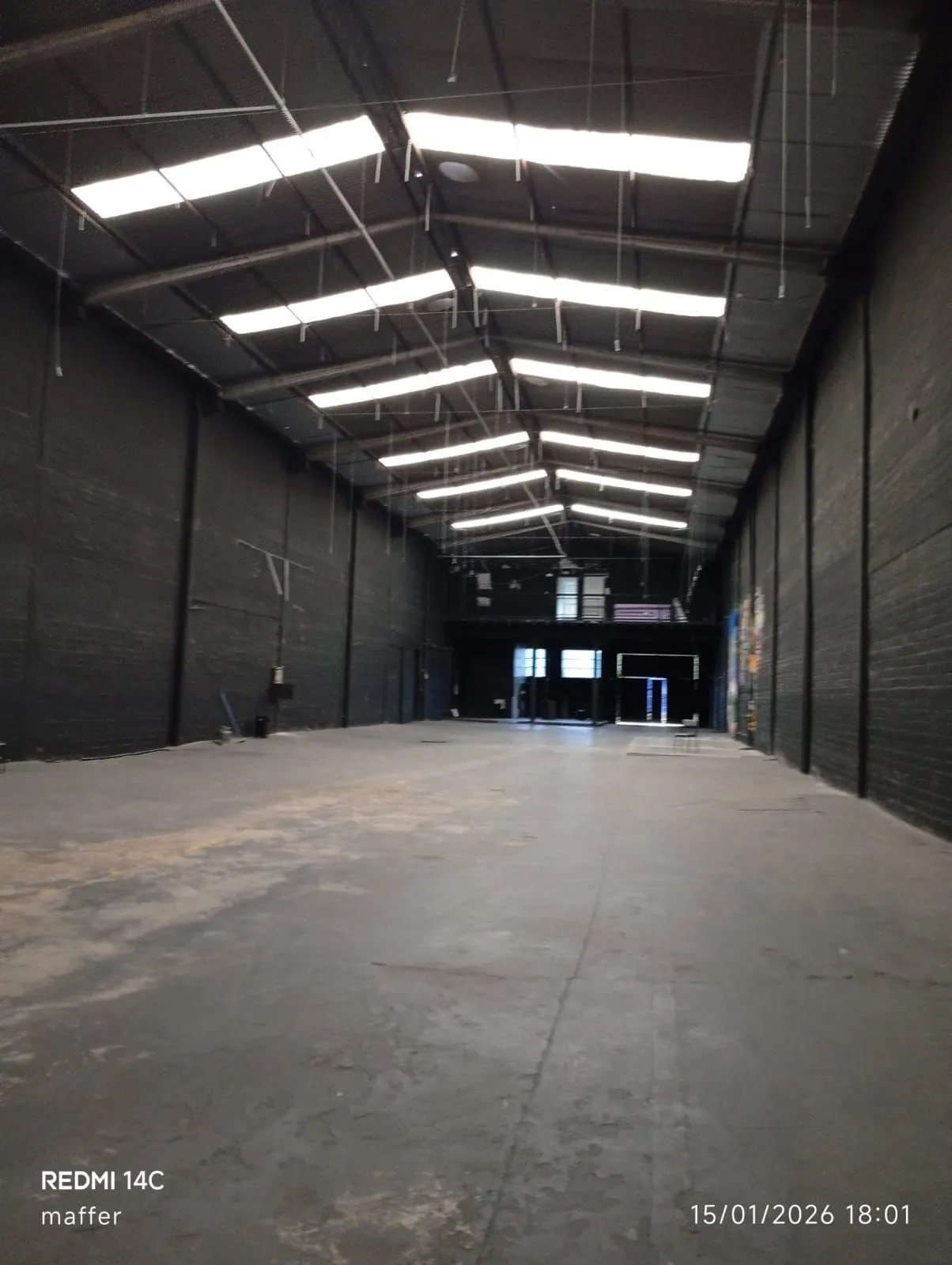 Imagem MÁFFER IMÓVEIS ALUGA - PAVILHÃO INDUSTRIAL / LOGÍSTICO Av. das Indústrias, nº 1320 - Porto Alegre/RS • Área construída total: 4.000 m² • Pé-direito alto - ideal para logística, armazenagem e operações industriais