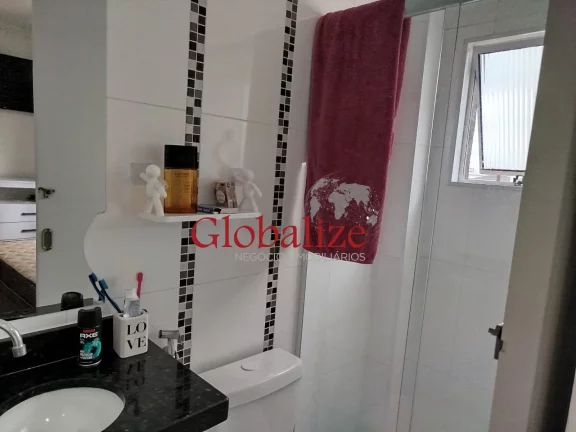 Imagem Sobrado com 3 banheiros, 1 social e 2 suítes com garagem privativa possui ar condicionado São Jorge -Santos R$425.000