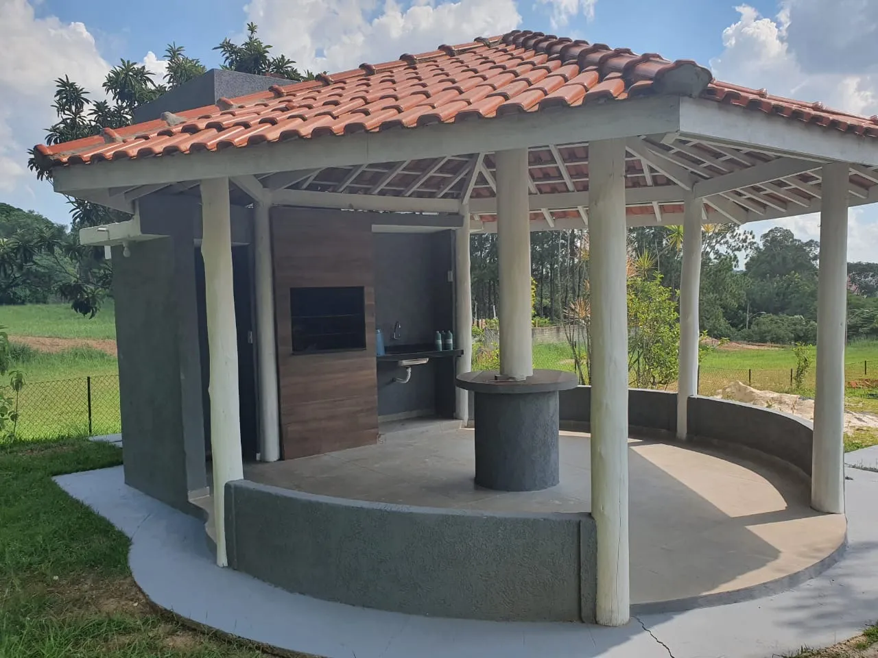 Imagem Linda Casa a Venda no Condomínio Village Castelo em Itu/SP com 276m².