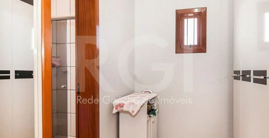 Imagem Casa para Venda - 287m², 4 dormitórios, sendo 1 suites, 4 vagas - Partenon