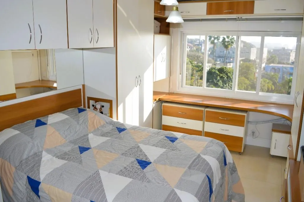 Imagem Impecável apto. 2 dormitórios -1 suíte, semimobiliado com linda vista e próximo ao Catamarã no Centro de Guaiba