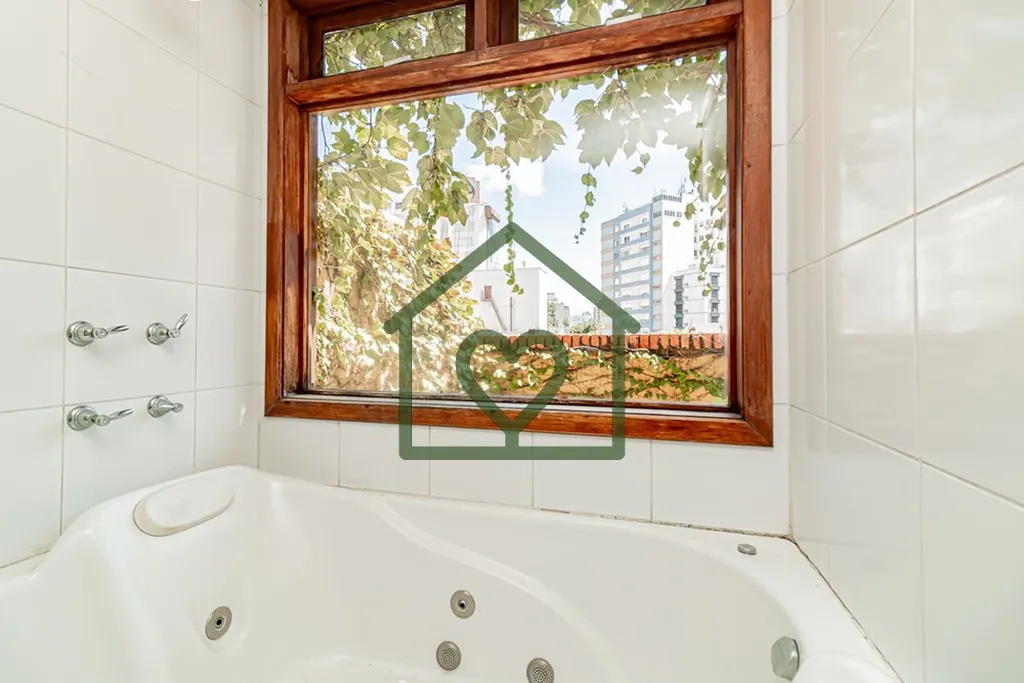 Imagem Apartamento com 94 metros privativos, cozinha integrada com área social, sacada fechada e banheiro,...
