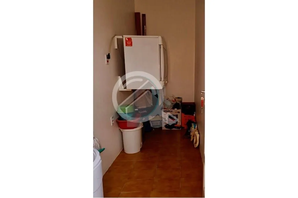 Imagem Amplo apartamento de 90m² de área, lateral, silencioso, possuindo 2 dormitórios, living / sala pa...