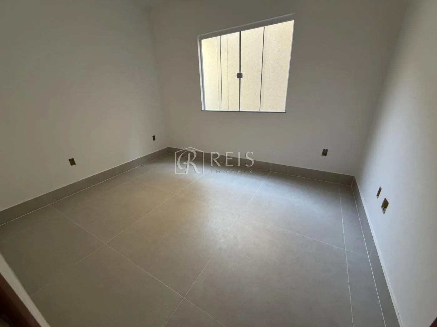 Imagem Casa para Venda em Rio das Ostras, Recreio, 4 dormitórios, 4 suítes, 6 banheiros, 2 vagas