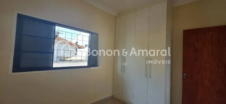 Imagem Localizada em um tranquilo bolsão residencial, com terreno plano e posição estratégica, este sob...