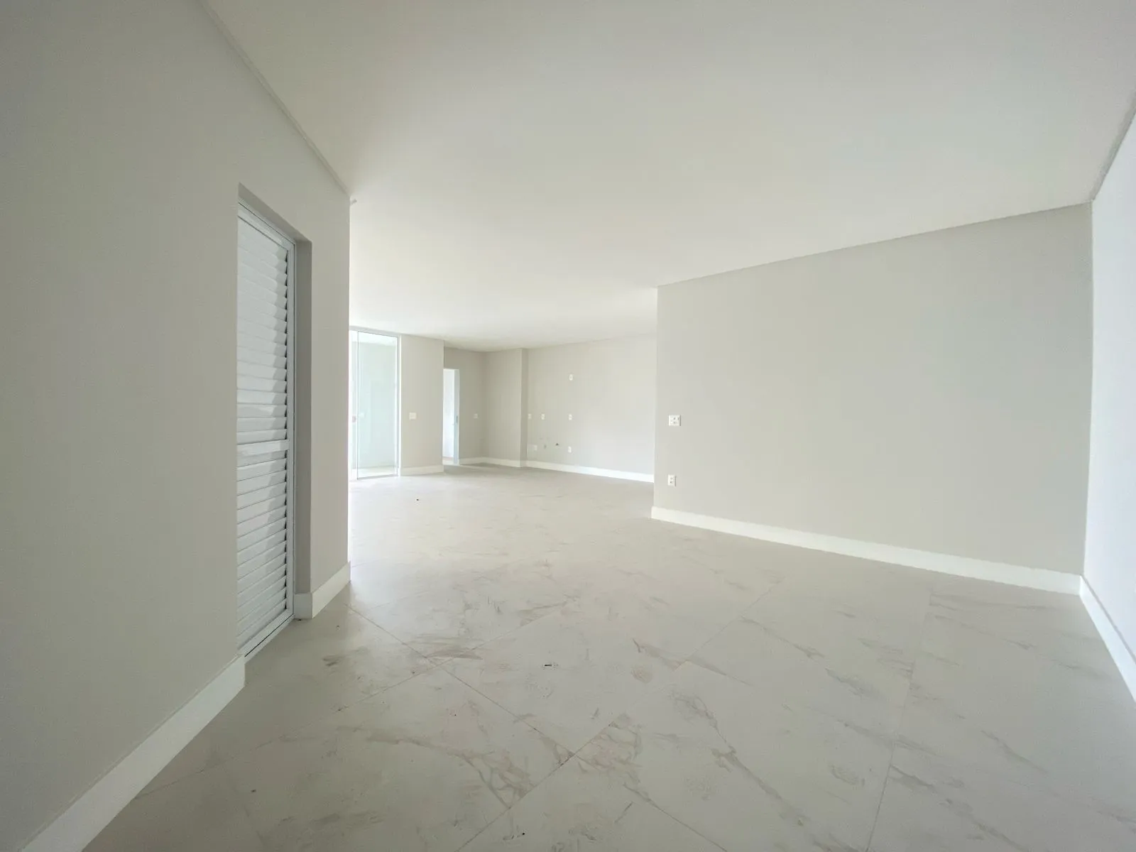 Imagem Apartamento com vista para o mar à venda com 157m2 por R$ 3.400.000,00