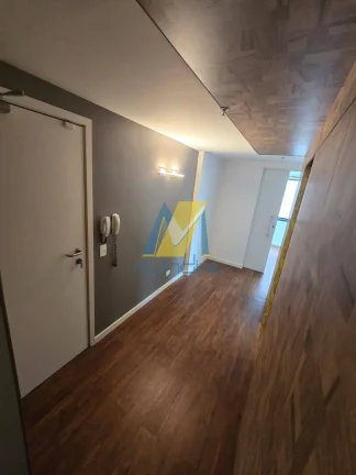 Imagem Conjunto comercial pronto para uso no 11º andar, ideal para escritórios