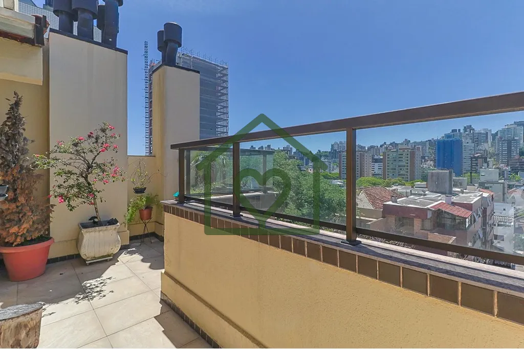 Imagem Cobertura reformada com 150 m2, três dormitórios sendo duas suítes e vistas abundantes, oferecend...