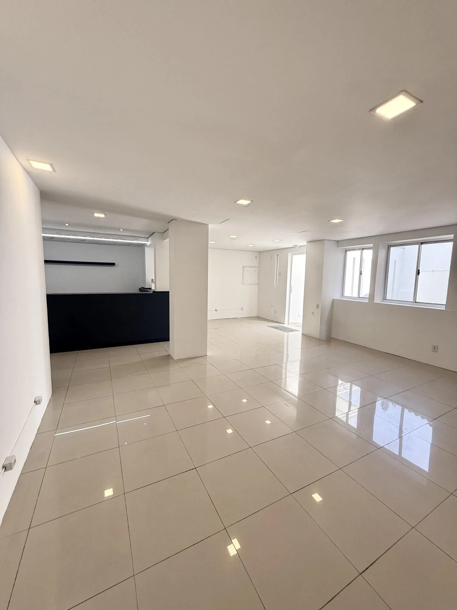 Imagem MÁFFER IMÓVEIS ALUGA - CASA COMERCIAL OU RESIDENCIAL NA AUXILIADORA Rua Marcelo Gama - Bairro Auxiliadora | Porto Alegre/RS
