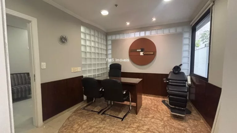 Imagem Conjunto Comercial de Alto Padrão para Locação na Bela Vista, São Paulo-SP: 3 Salas, 1 Vaga de Garagem, 62m².