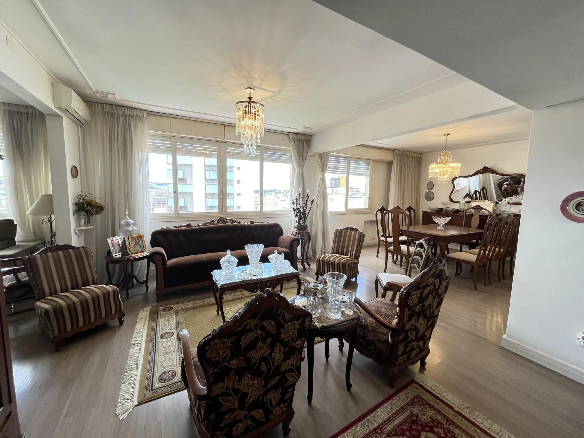 Imagem 3 quartos, gabinete ou 4º quartos e 1 vaga de garagem junto ao Moinhos de Vento