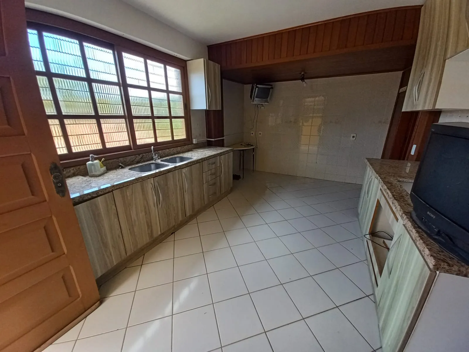 Imagem Casa à venda em Viamão, Centro - 363.6m² - Piscina, Churrasqueira, Closet, Lareira...