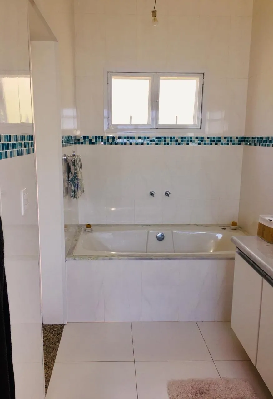 Imagem Casa Térrea no Condomínio Portal do Sabia - 350m² de Construção, 3 Suítes (1 Master), Piscina e Espaço Gourmet