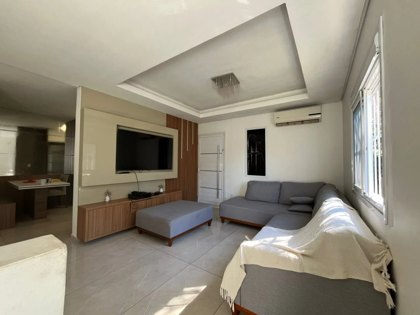 Imagem Casa Residencial com Piscina em Santa Isabel, Viamão - Venda