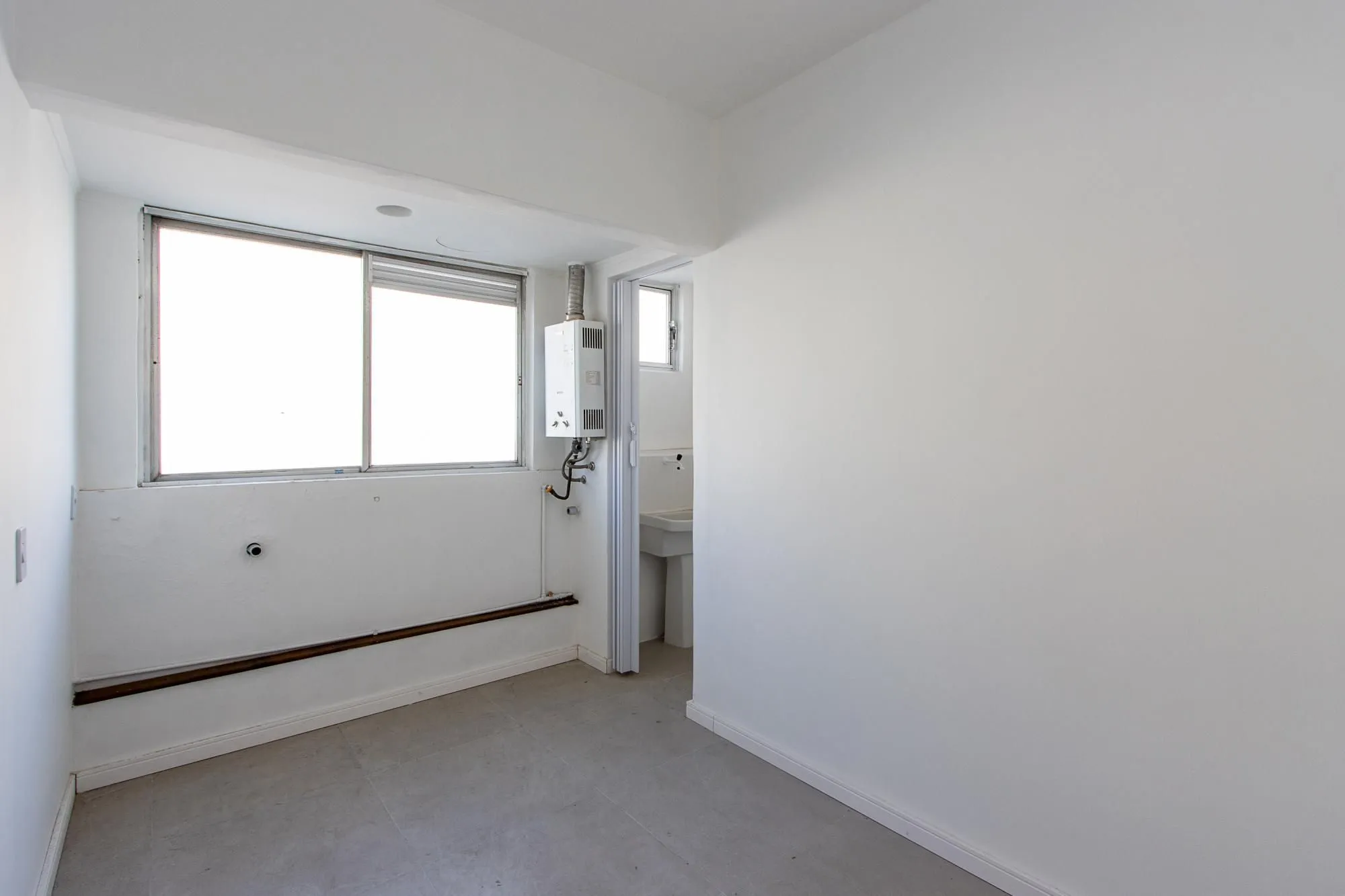Imagem Apartamento no Menino Deus com 2 dormitórios e garagem