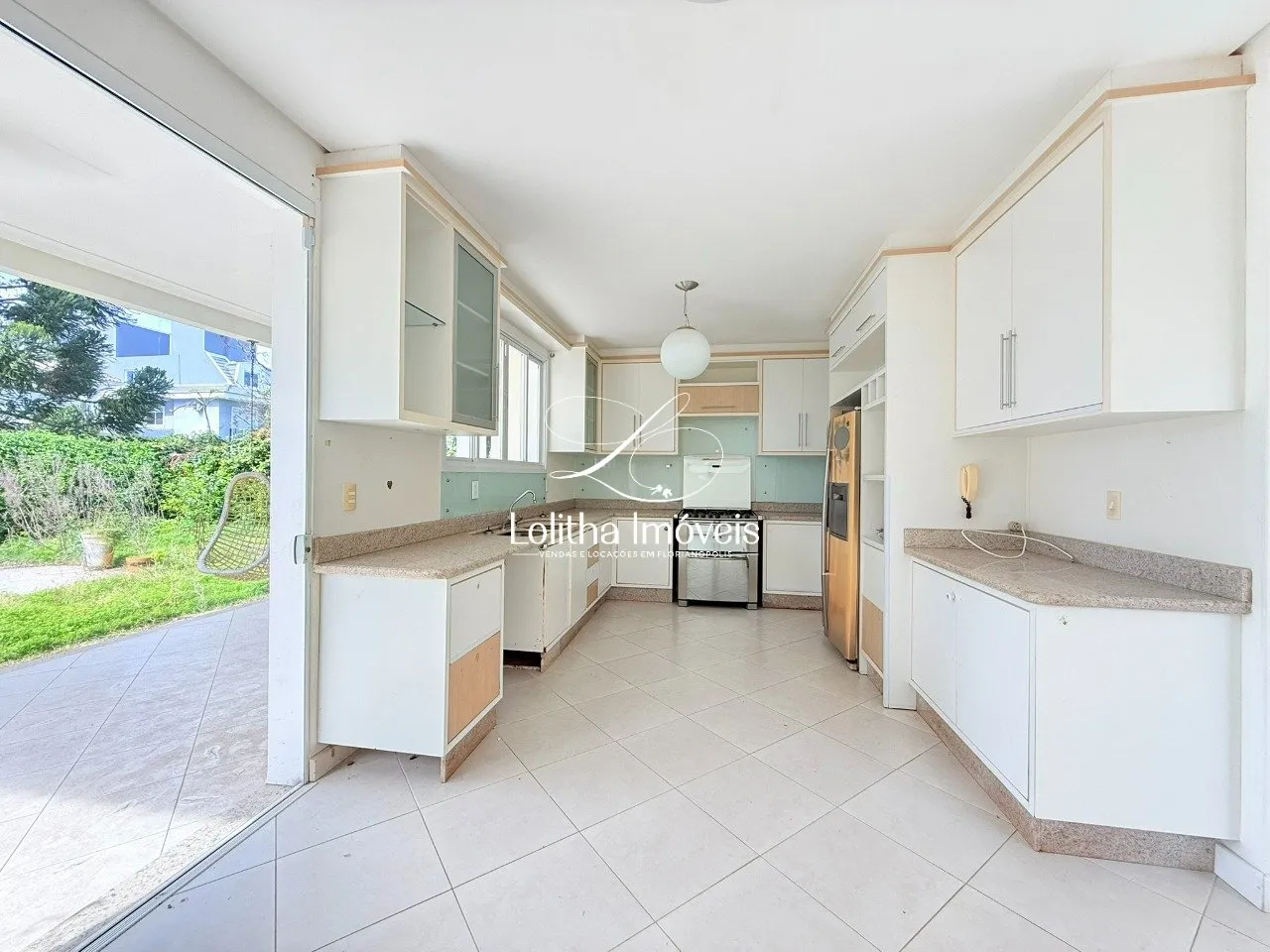 Imagem CASA COM 3 SUÍTES À VENDA EM JURERÊ - FLORIANÓPOLIS/SC
