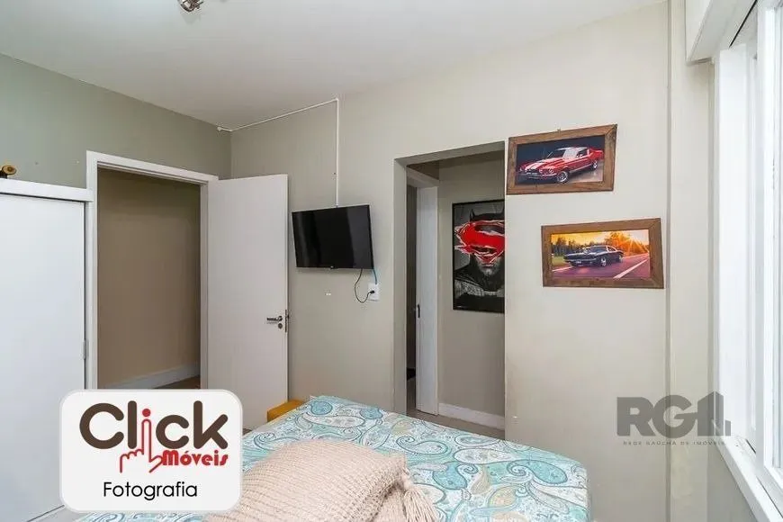 Imagem Apartamento 4 dormitórios, sendo 1 suíte, 193 m² de área privativa e 2 vaga(s) de garagem. Localizado na Rua/Av. Carlos Gomes, no bairro Auxiliadora em Porto Alegre.
